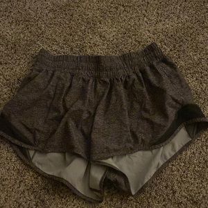 grey lulu shorts 2.5 hotty hot